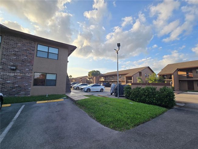 APT-202 - 10002 Winding Lake Rd, Condo with 2 bedrooms, 2 bathrooms and null parking in Sunrise FL | Image 21