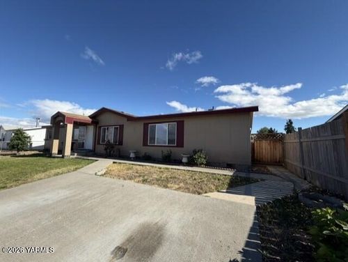6104 Crestfields Rd, Yakima, WA, 98903-2440 | Card Image