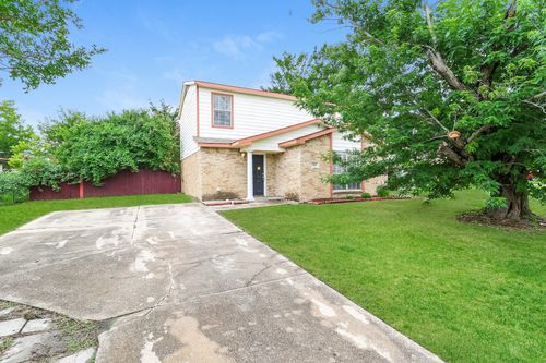 501 Curts Dr, Grand Prairie, TX, 75052-6041 | Card Image