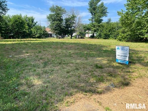 208 E 4th St, Vermont, IL, 61484-9553 | Card Image