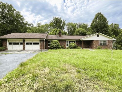 460 Massey Rd, Stuart, VA, 24171-2666 | Card Image