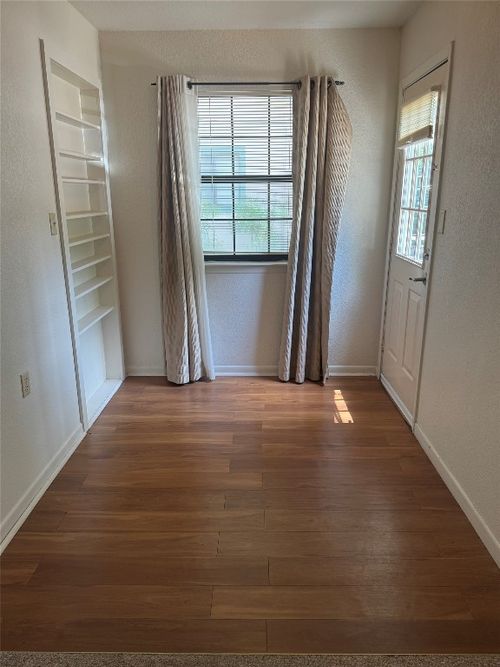 102-728 W San Antonio St, Lockhart, TX, 78644-2590 | Card Image