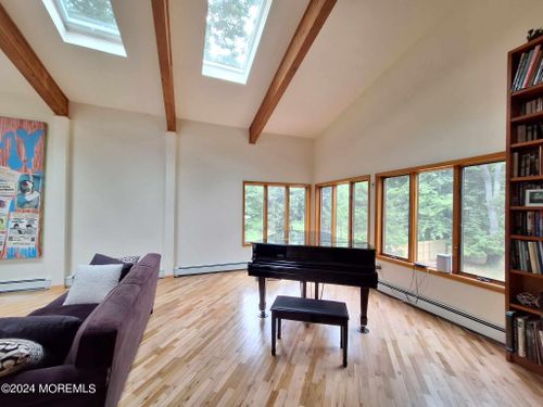 42 Tamara Dr, Roosevelt, NJ, 08555-7015 | Card Image