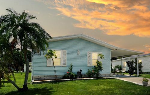 427 Pelican Dr S, OLDSMAR, FL, 34677-2424 | Card Image