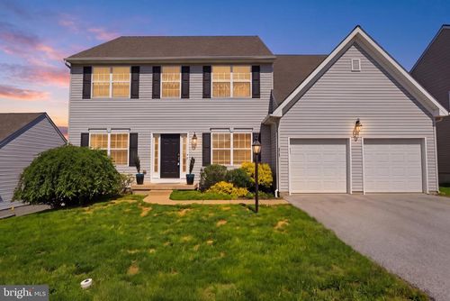 215 Azalea Dr, Windsor, PA, 17366-8521 | Card Image