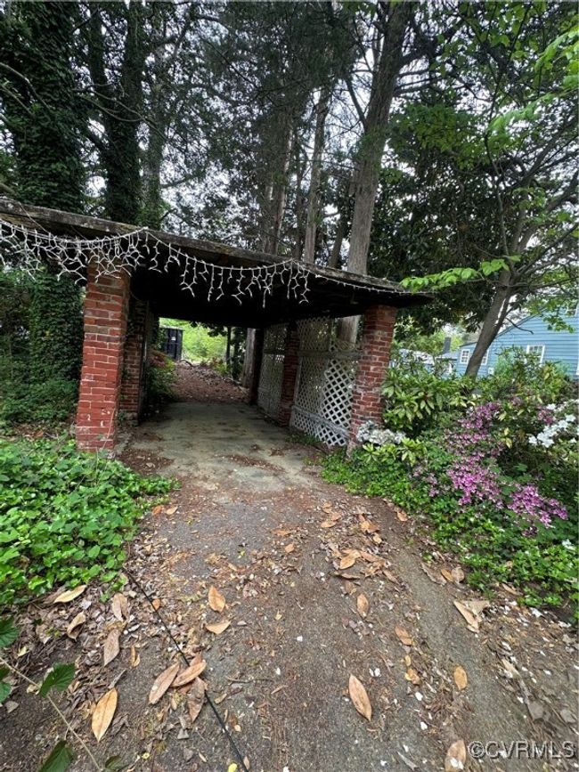 View of gate | Image 13