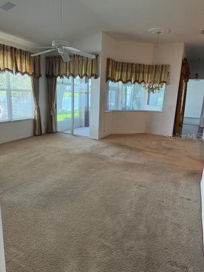 FAMILY ROOM | Image 12