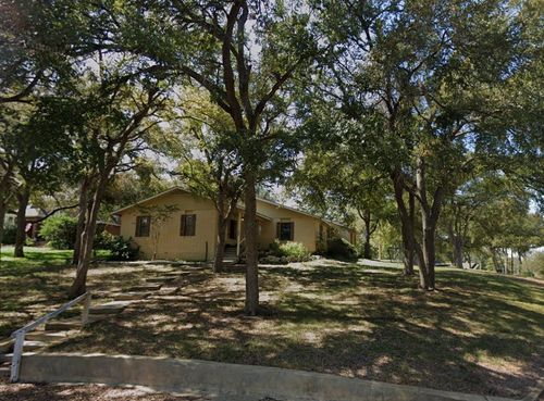 295 Oak Creek Cir, Luling, TX, 78648-4822 | Card Image