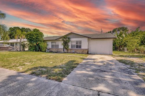 107 Gotham Dr, Fort Pierce, FL, 34946-7106 | Card Image