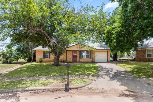 5 Village Gln, Wichita Falls, TX, 76302-4323 | Card Image