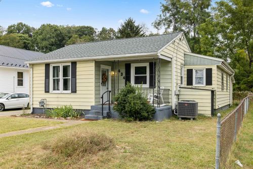 434 Peach St, STAUNTON, VA, 24401-1804 | Card Image