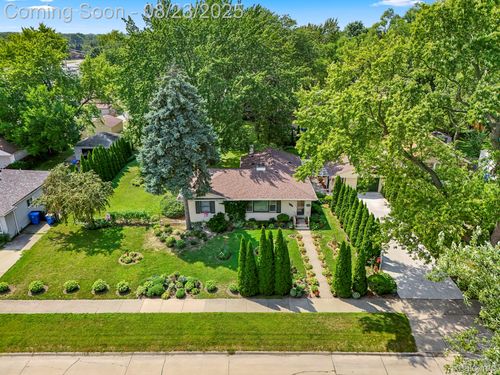 5648 Hipp St, Dearborn Heights, MI, 48125-2950 | Card Image