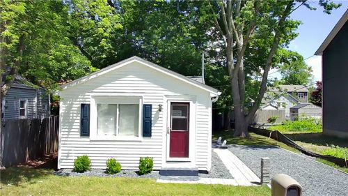 69 Kenway Ave, Warwick, RI, 02889-9405 | Card Image
