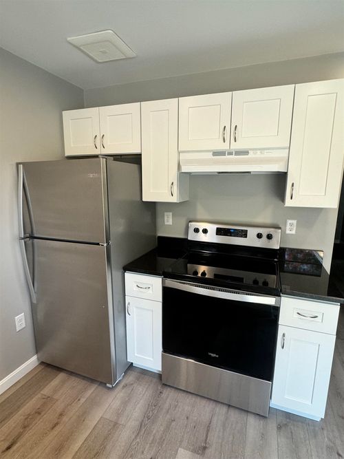 107-24 Monarch Way, Portsmouth, NH, 03801 | Card Image