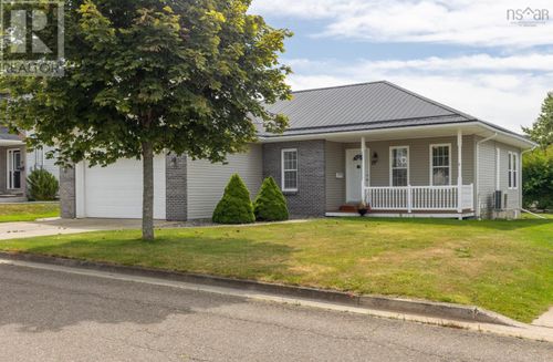25 Breeze Dr, Yarmouth, NS, B5A4V1 | Card Image
