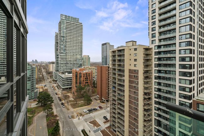 1414 - 70 Roehampton Ave, Condo with 2 bedrooms, 2 bathrooms and 1 parking in Toronto ON | Image 21