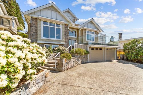 3782 Lonsdale Ave, North Vancouver, BC, V7N3K6 | Card Image