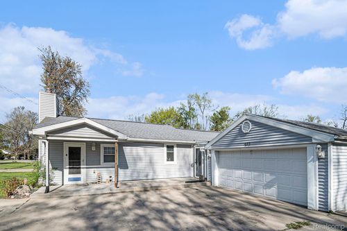 932 R G Curtiss Ave, Lansing, MI, 48911-4840 | Card Image