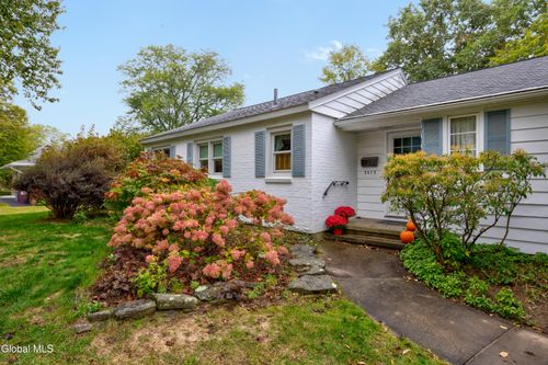 2472 Hilltop Rd, Niskayuna, NY, 12309-2405 | Card Image