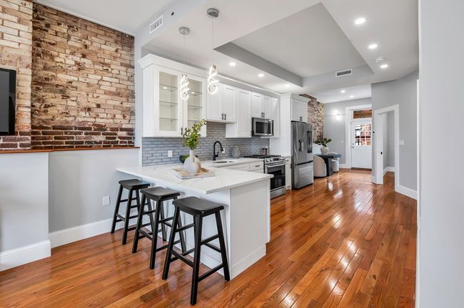 APT-1 - 162 W Concord St, Condo with 2 bedrooms, 2 bathrooms and 1 parking in Boston MA | Image 6