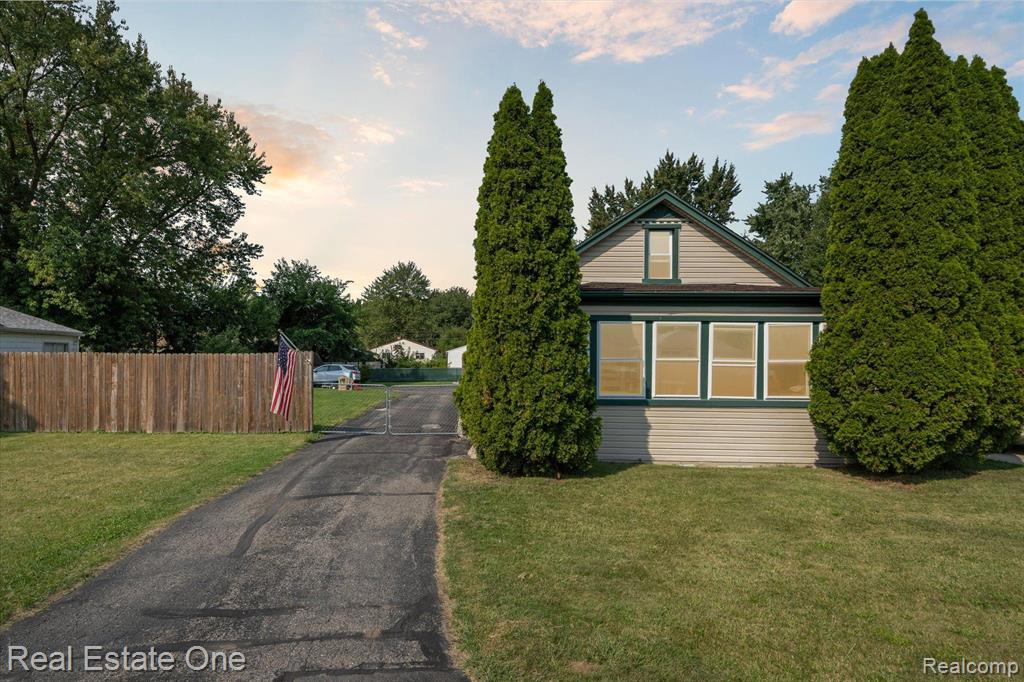 Wilkie St, Taylor, MI 48180