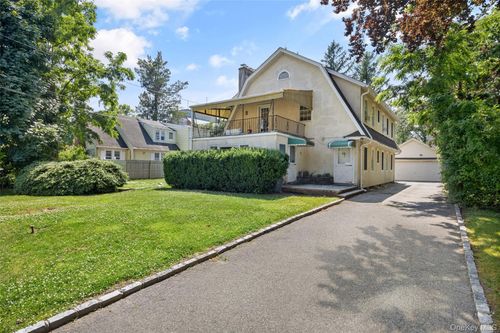 20 Spruce St, Great Neck, NY, 11021-3811 | Card Image