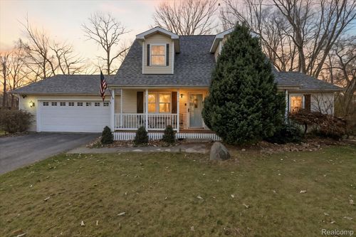 6974 Surrey Ln, Jackson, MI, 49201-2443 | Card Image