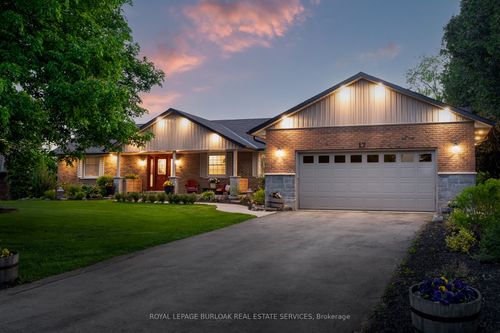 17 Beverlyglen Dr, Lynden, ON, L0R1T0 | Card Image