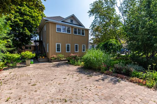 {{alt}} | Card Image