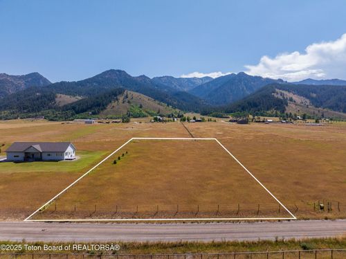 48 Saddle Dr, Etna, WY, 83118-8710 | Card Image