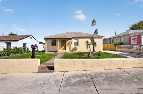 840 W 4th St, Riviera Beach, FL, 33404-7828 | Card Image