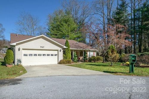 787 W Saint Johns Way, Hendersonvlle, NC, 28791-2991 | Card Image