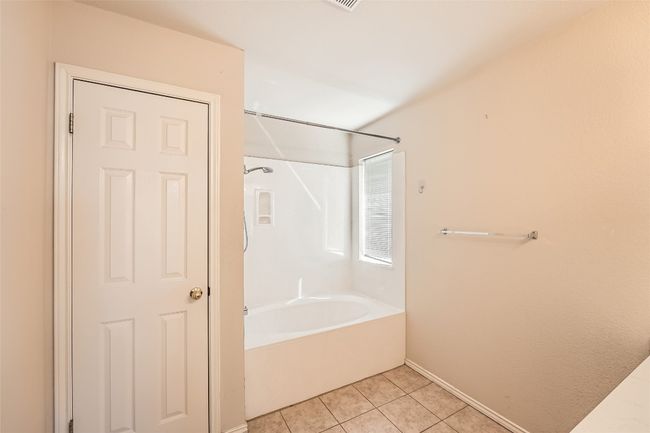 Primary Bathroom | Image 18