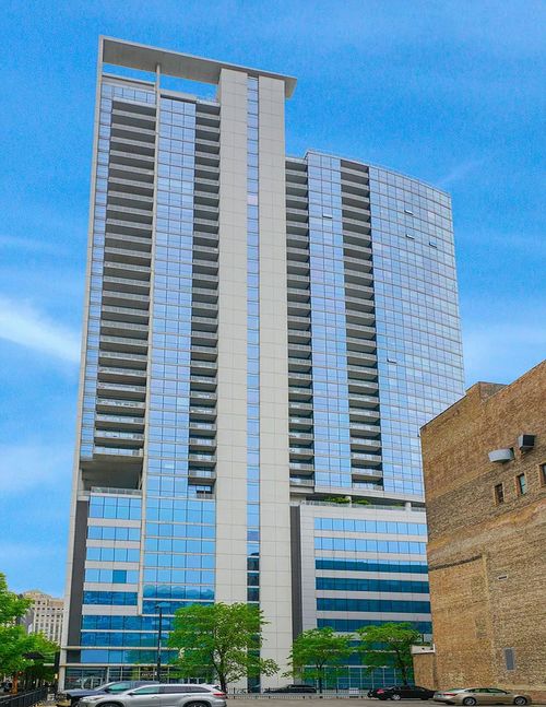 2902-303 W Ohio St, Chicago, IL, 60654-7972 | Card Image