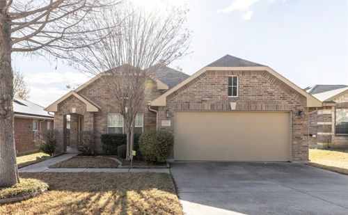 10040 Daly Dr, Hurst, TX, 76053-7877 | Card Image