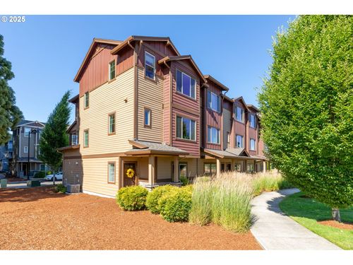 7952 Ne Heiser St, Hillsboro, OR, 97006-6857 | Card Image