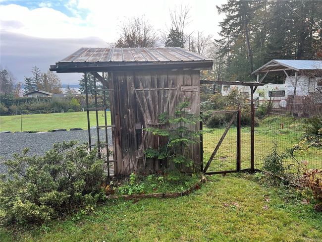 first shed - washer and dryer inside here | Image 11