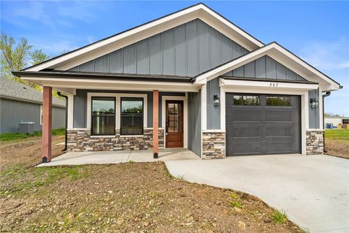 607 W Dryden St, Odessa, MO, 64076-1311 | Card Image