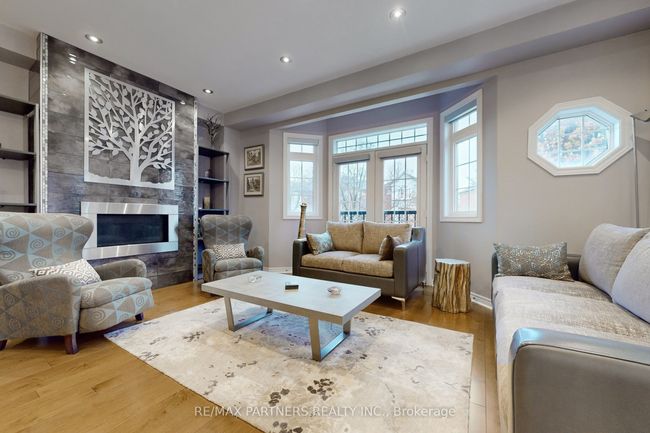 25 Crispin Crt, House other with 4 bedrooms, 4 bathrooms and 4 parking in Markham ON | Image 4