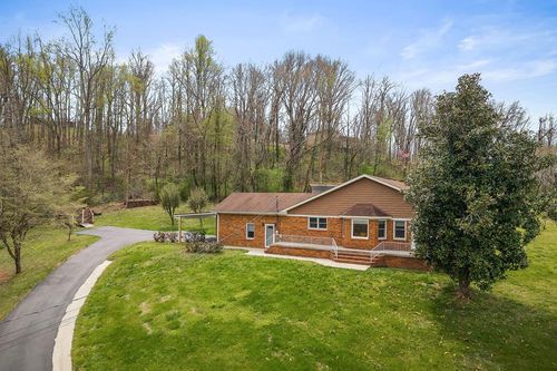 817 Peach Dr, Livingston, TN, 38570-1327 | Card Image