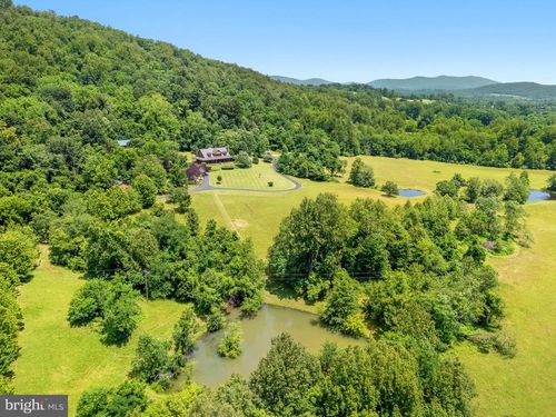 156 Bear Wallow Rd, HUNTLY, VA, 22640-3034 | Card Image