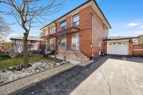 8 Sonnet Crt, North York, ON, M6L1J7 | Card Image