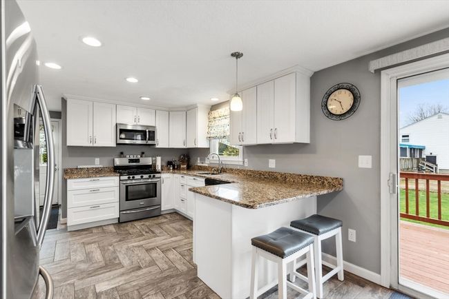 15 Gilbert St, House other with 3 bedrooms, 3 bathrooms and 3 parking in Waltham MA | Image 6