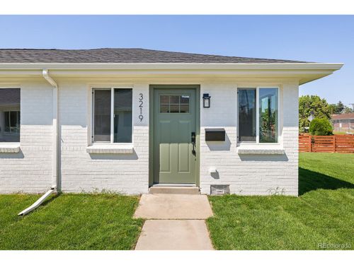 3219 N Steele St, Denver, CO, 80205-4861 | Card Image