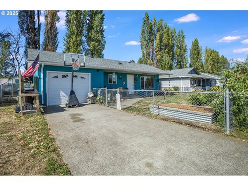 767 34th Ave, Longview, WA, 98632-1924 | Card Image