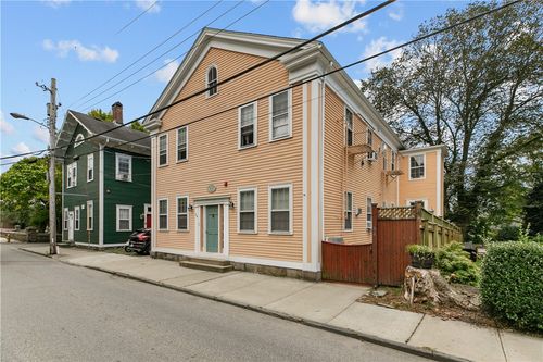 5-36 Farewell St, Newport, RI, 02840-2565 | Card Image