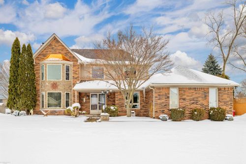 8621 Woodsman Dr, Washington Township, MI, 48094-1627 | Card Image