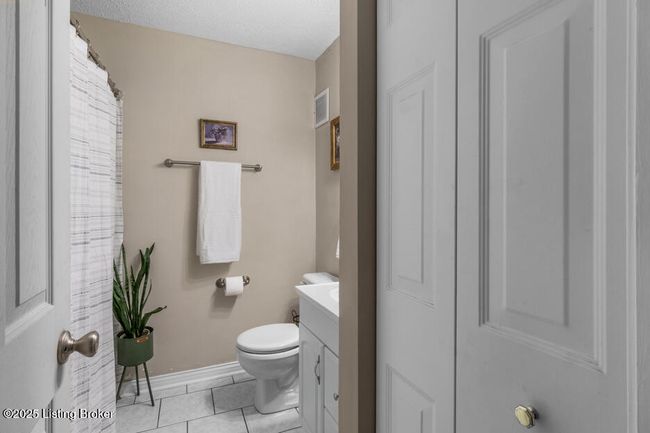 H10 - 6711 Gunston Ln, Condo with 2 bedrooms, 2 bathrooms and null parking in Prospect KY | Image 18