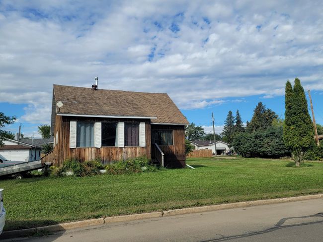 4400, 4404, 5012 - 44 Street, Home with 4 bedrooms, 1 bathrooms and 3 parking in High Prairie AB | Image 13