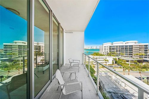 ph02-10281 W Bay Harbor Dr, Bay Harbor Islands, FL, 33154-1220 | Card Image